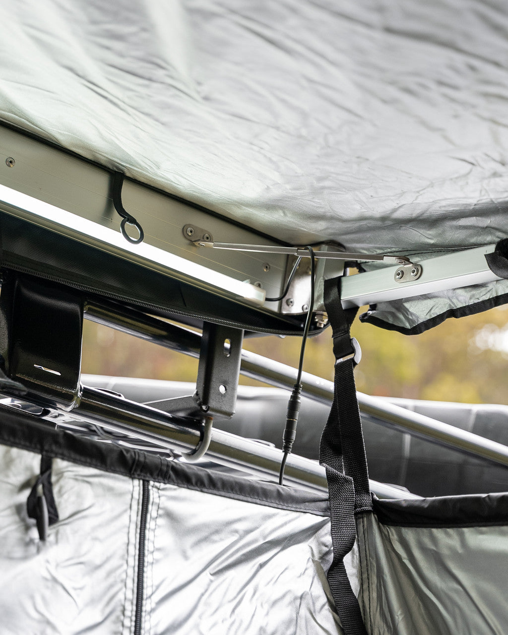 Rugged 4x4 Car Mounted Shower Tent